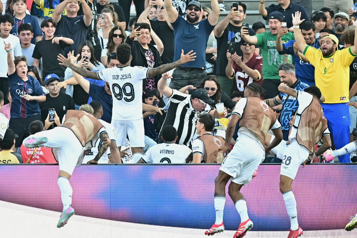 Botafogo faz história e vence PSG no Mundial de Clubes com desempenho impressionante Igor Jesus abre placar em jogo do Botafogo contra PSG (Foto: Frederic J. Brown / AFP)