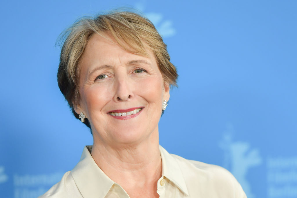 Fiona Shaw revela preconceito de idade em Hollywood aos 28 anos Fiona Shaw no lançamento do filme Hot Milk, no Festival de Berlim (Foto: Dominique Charriau/WireImage/Getty Images)