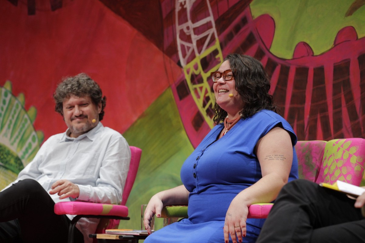 Poesia é tema de debate na Flip com Fabrício Corsaletti e Lilian Sais Fabrício Corsaletti e Lilian Sais abriram segundo dia de programação oficial da Flip (Foto: Alexandre Cassiano / Agência O Globo)
