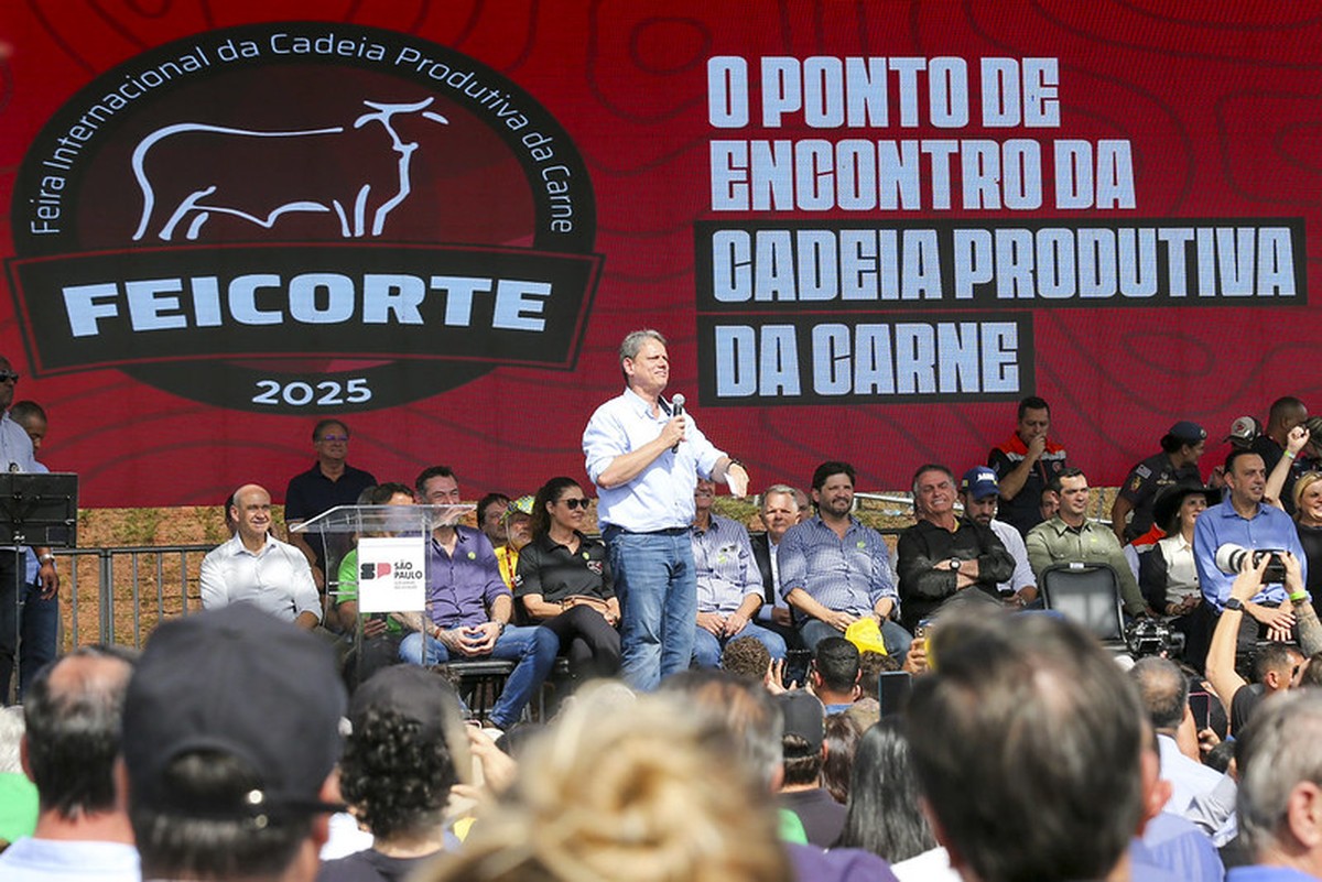 Tarcísio e Bolsonaro em evento em SP nesta terça (Foto: Marcelo S. Camargo/Divulgação)