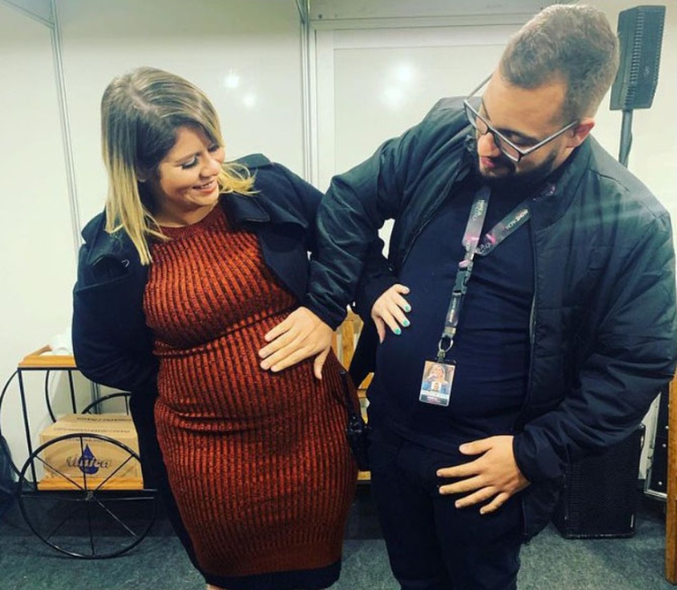 Ex-esposa de produtor musical de Marília Mendonça pede divisão de seguro em áudio Marília Mendonça e Henrique Ribeiro, quando a cantora estava grávida do bebê Léo (Foto: Reprodução/Redes Sociais)