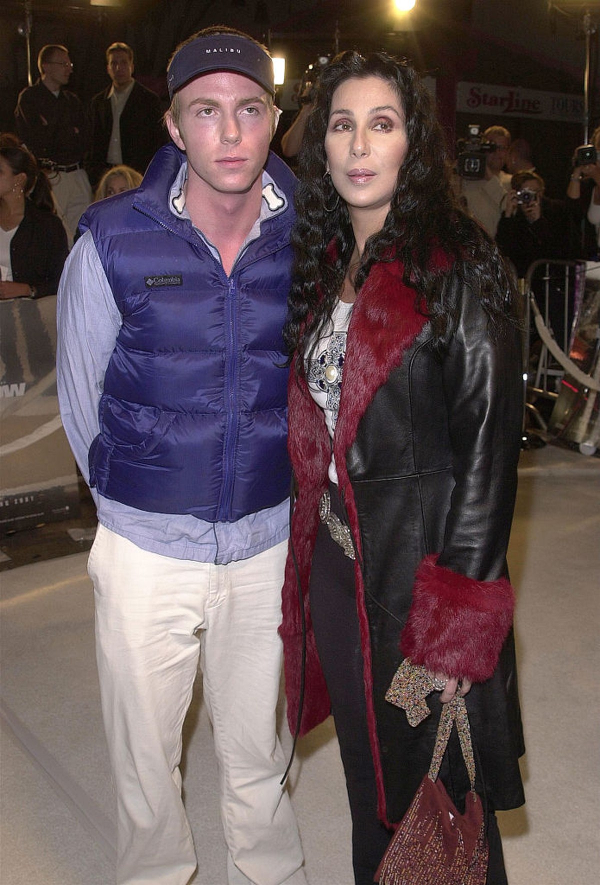 Elijah Blue Allman, filho de Cher, deixa hospital após suposta overdose de drogas Cher e seu filho, Elijah Blue Allman (Foto: Getty Images)