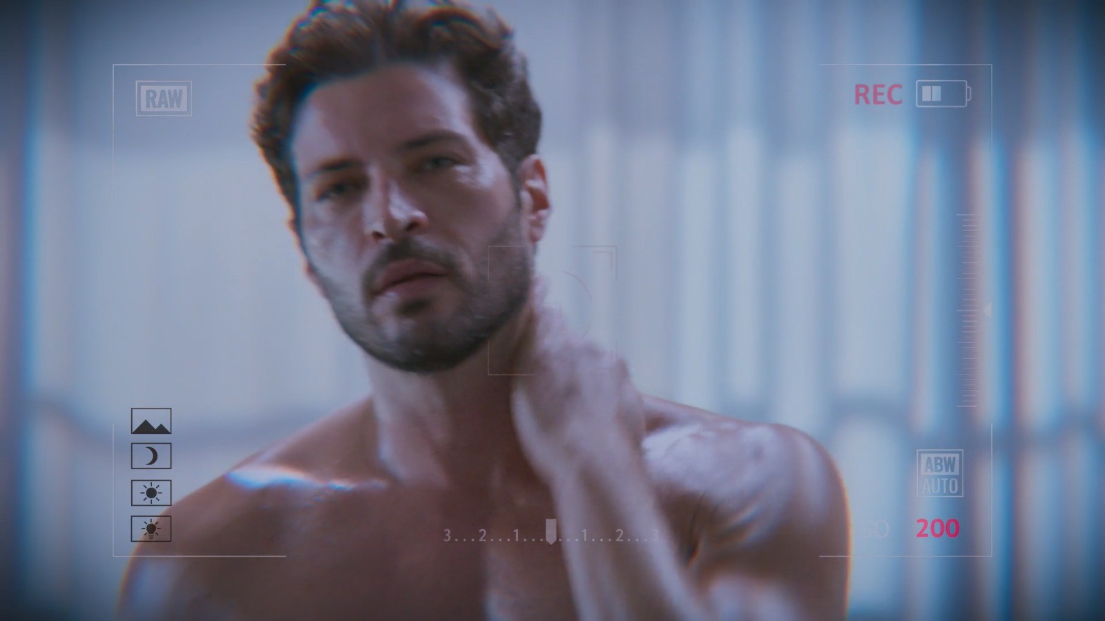 Walter grava vídeo sensual para conquistar Odete em 'Vale'