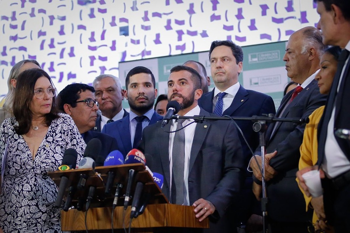 CPI do INSS deve usar deputados influentes para criticar governo com vídeos Parte da bancada do PL reunida no salão verde da Câmara dos Deputados (Foto: Divulgação/PL)