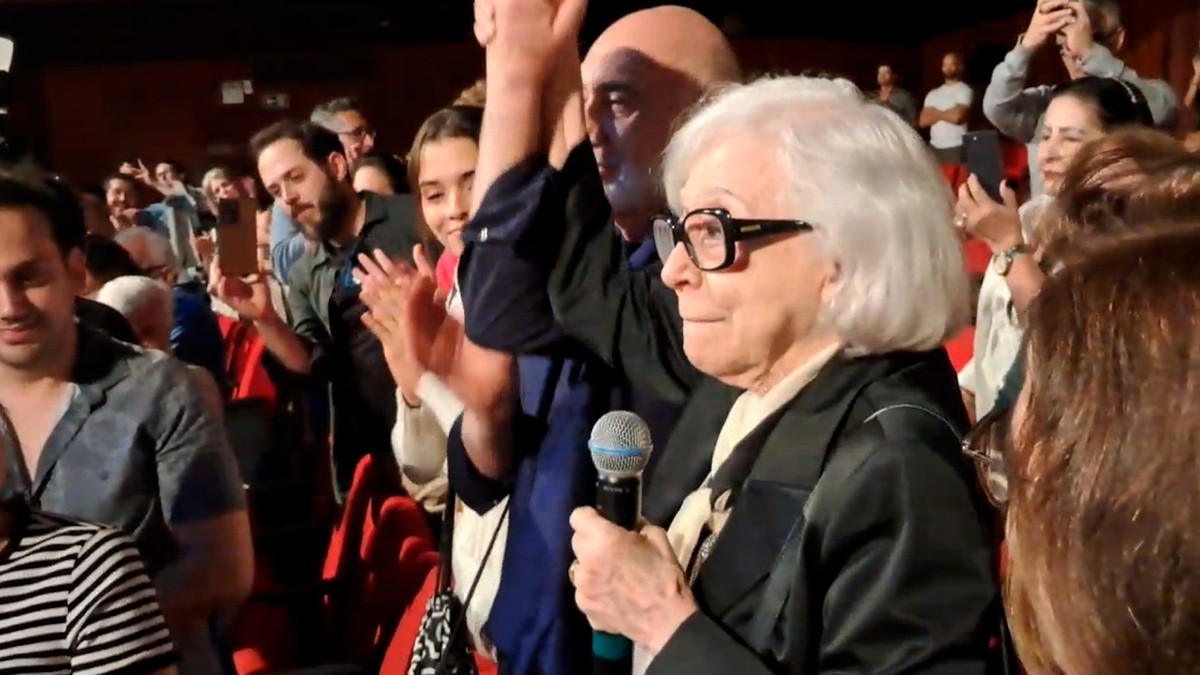 Fernanda Montenegro recebe homenagem na plateia do Teatro Carlos Gomes (Foto: Elcio Braga)