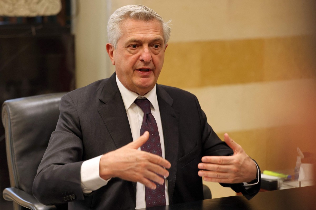 Mais de dois milhões de sírios retornam para casa após queda de Assad, diz ONU Chefe do Acnur, Filippo Grandi, fala durante encontro com o premier do Líbano no palácio do governo em Beirute (Foto: Anwar Amro / AFP)