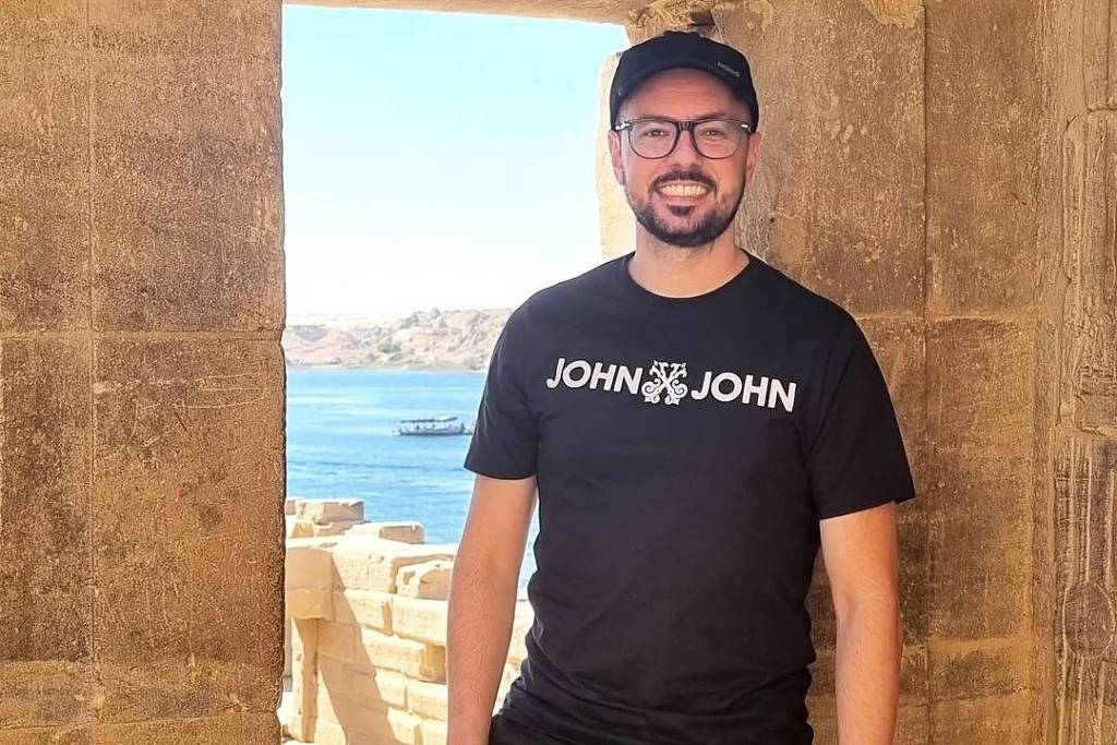 Sangue de mulher desconhecida é encontrado em carro de empresário assassinado em Interlagos Empresário Adalberto Junior, 35, encontrado morto em um buraco numa área em obras no autódromo de Interlagos, na zona sul de São Paulo (Foto: Reprodução/Juni Or no Facebook)