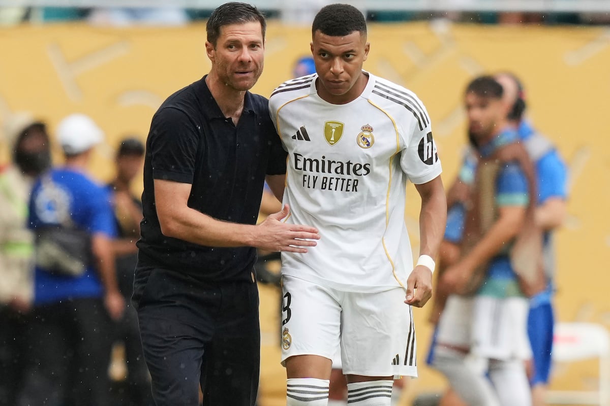 Xabi Alonso e Mbappé no partido contra a Juventus. (Foto: Associated Press/LaPresse)