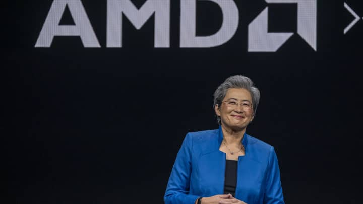 AMD retoma exportação de chips de IA MI308 para a China Lisa Su, presidente e CEO da Advanced Micro Devices Inc., durante o evento AMD Advancing AI em San Jose, Califórnia, em 6 de dezembro de 2023. (Foto: David Paul Morris | Bloomberg | Getty Images)