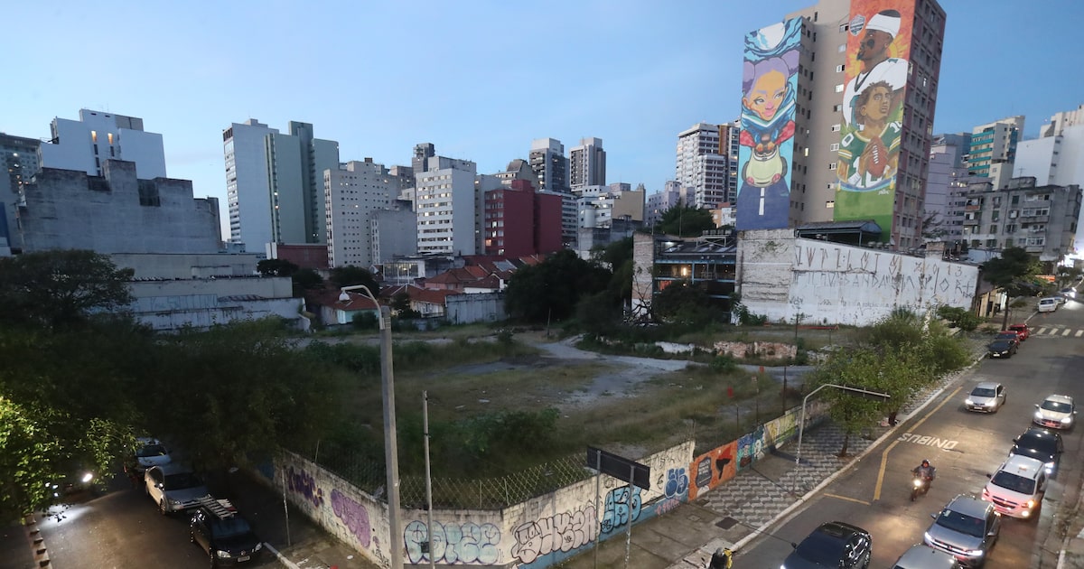 Metrô planeja reduzir área do Parque do Bixiga para novos projetos na região Parte do futuro Parque Bixiga, na Bela Vista, será usada com canteiro de obras da Linha 19-Celeste (Foto: Alex Silva / Estadão)