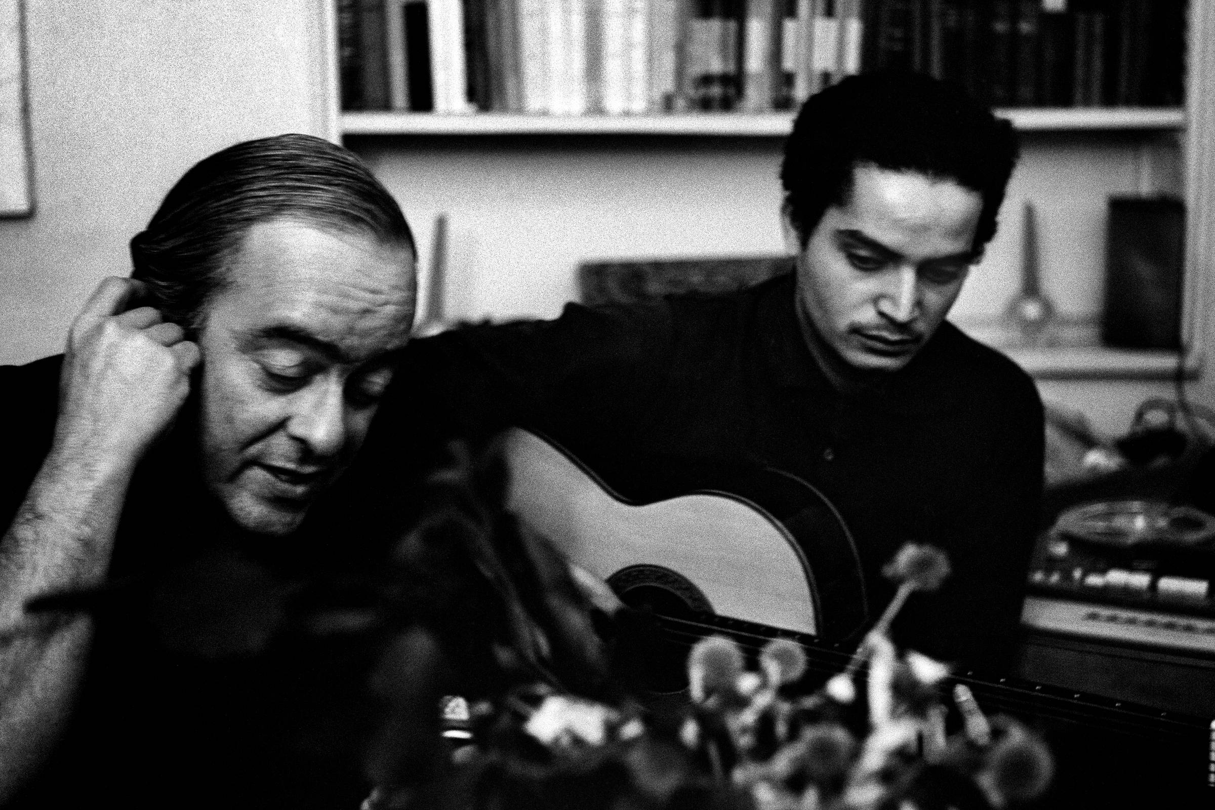 Documentário revela a pesquisa de Baden e Vinicius nos 'Afro-sambas' Vinicius de Moraes e Baden Powell em foto presente no documentário 'Os Afro-sambas: O Brasil de Baden e Vinicius' (Foto: Divulgação)