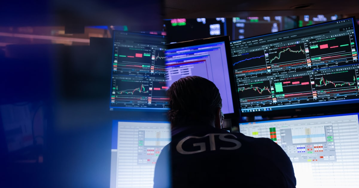 Cinco informações essenciais para você começar a quinta-feira bem informado Os futuros em NY operavam em alta nesta manhã de quinta-feira (31), impulsionados por balanços corporativos positivos (Foto: Michael Nagle/Bloomberg)