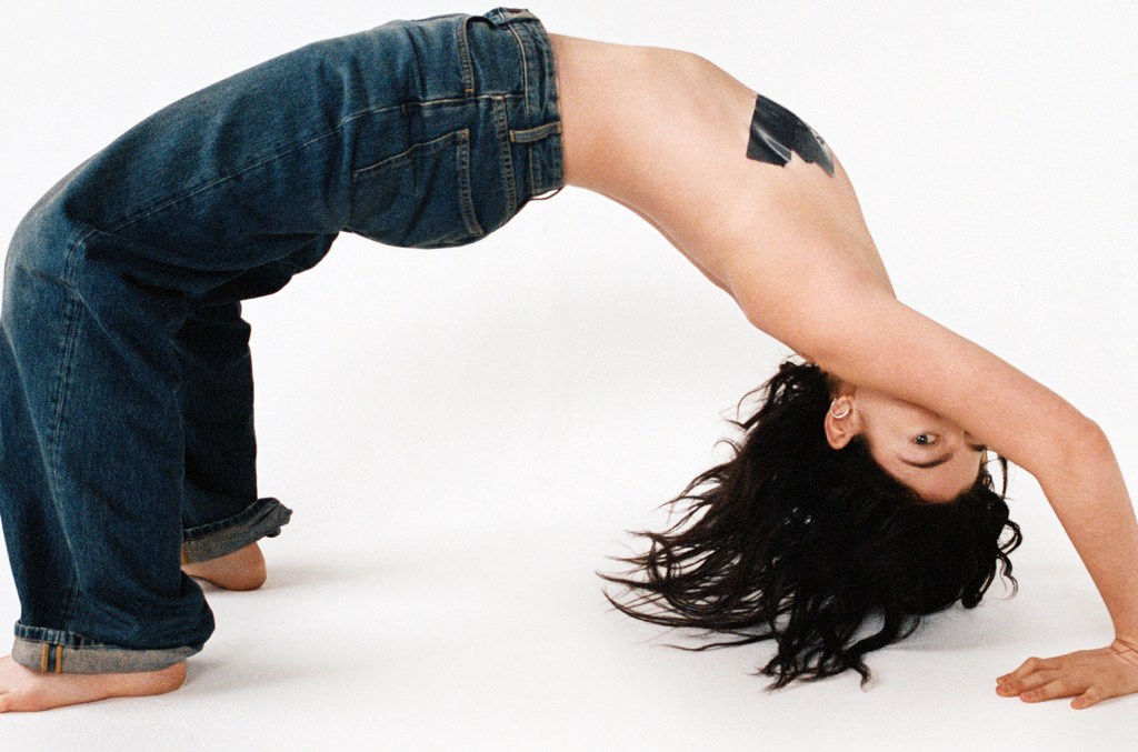 Lorde estreia com 'Virgin' no topo da lista de vendas de álbuns Lorde's 'Virgin' debuts at No. (Foto: Reprodução)