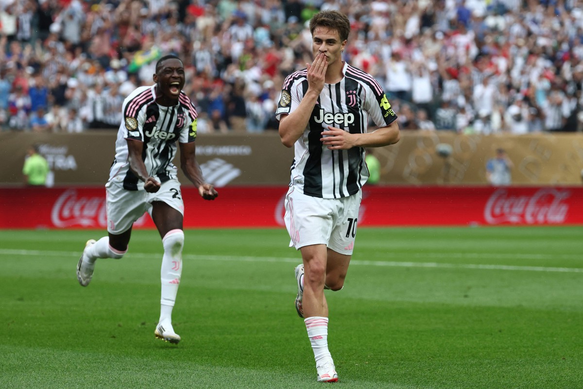 Juventus aplica goleada no Wydad Casablanca e se aproxima das oitavas do Mundial Kenan Yıldız comemora um dos dois gols que marcou na goleada da Juventus por 4 a 1 contra o Wydad Casablanca (Foto: FRANCK FIFE / AFP)