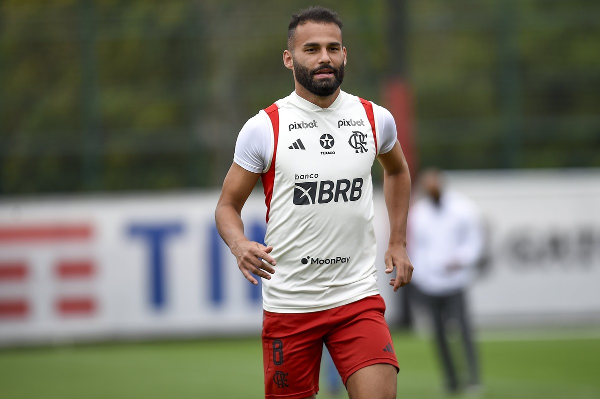 Thiago Maia em treino no CT Ninho do Urubu (Foto: Marcelo Cortes/Flamengo)