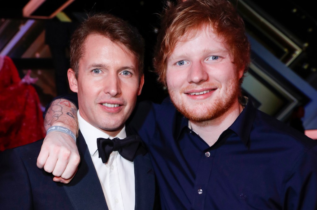 Ed Sheeran se emociona ao se apresentar com seu ídolo James Blunt no palco Ed Sheeran ficou emocionado ao realizar um dueto com seu ídolo musical James Blunt em 'Goodbye My Lover' durante o show de domingo (13 de julho) em Ipswich. (Foto: Reprodução)