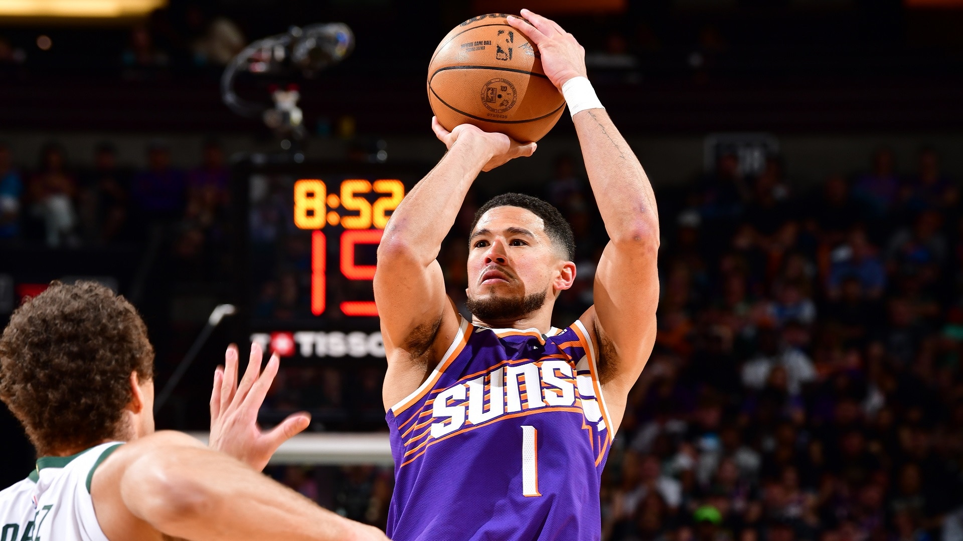 Devin Booker fecha extensão de contrato de 2 anos com o Suns na NBA Foto: Reprodução/@NBA