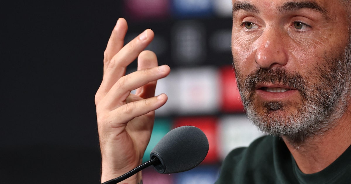 Técnico do Chelsea elogia ambiente no vestiário e desafia PSG como 'melhor do mundo' Técnico do Chelsea elogia ambiente no vestiário e desafia PSG como 'melhor do mundo'