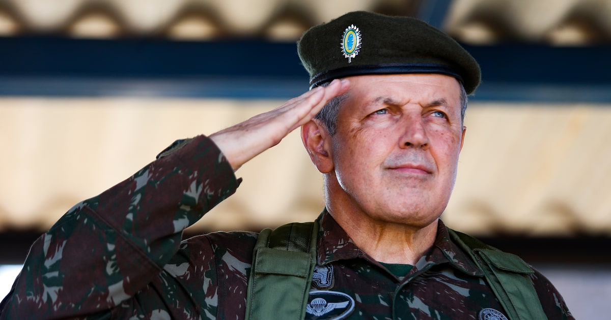Golpistas utilizam operações psicológicas contra generais e enfrentam tribunais de honra O comandante do Exército, general Tomás Ribeiro Paiva, só se manifestará publicamente sobre as investigações da PF após o término dos inquéritos (Foto: wilton junior/Estadão)