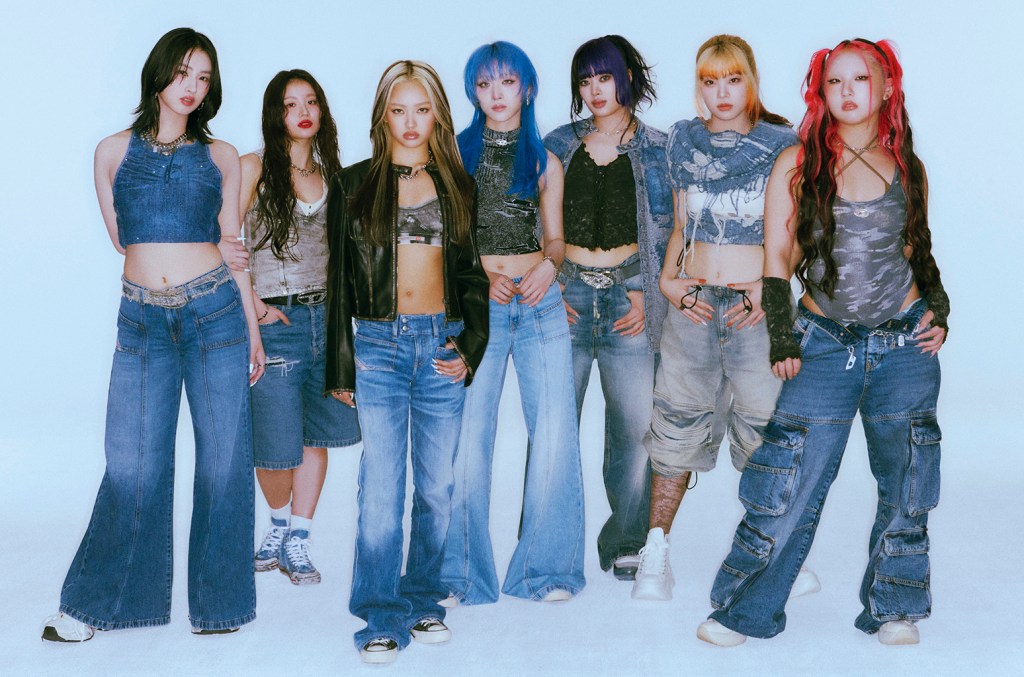 HANA estreia com 'Blue Jeans' no topo da parada japonesa em 2025 HANA’s “Blue Jeans” estreia em 1º lugar na Billboard Japan Hot 100 desta semana, no chart divulgado em 23 de julho. (Foto: Reprodução)