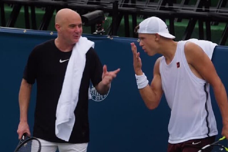Rune celebra colaboração inspiradora com Agassi no mundo do tênis Foto: Reprodução