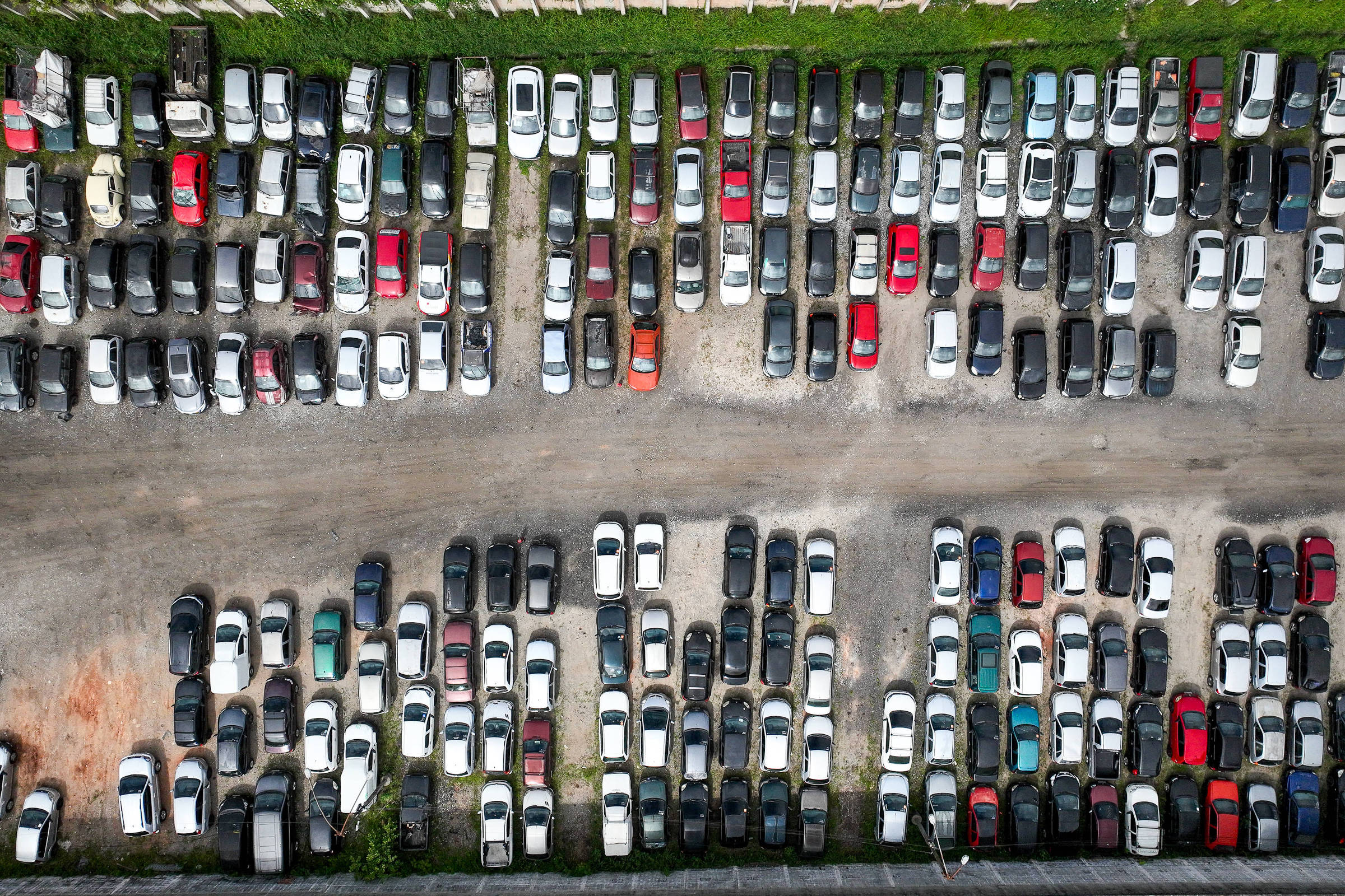 Preço de estadia de veículos apreendidos em SP pode aumentar até 320% Pátio credenciado do Detran em São Bernardo do Campo; governo planeja contrato de concessão do serviço de recolhimento e guarda de veículos (Foto: Allison Sales - 9.jan.25/Folhapress)