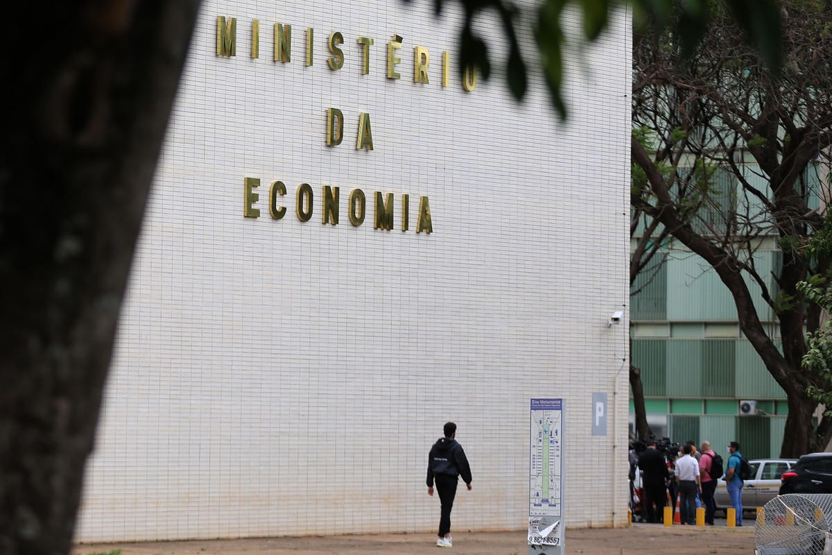 Orçamento apertado: com frustração de receitas, governo já congelou R$ 31,3 bilhões do Orçamento este ano e conta pode aumentar (Foto: Jorge William/Agência O Globo)