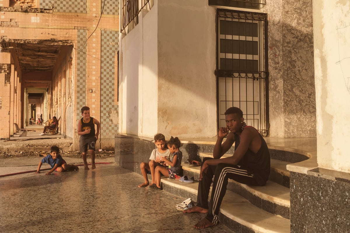 Crianças brincam em Havana, em 2 de julho de 2025. (Foto: Santiago Mesa)