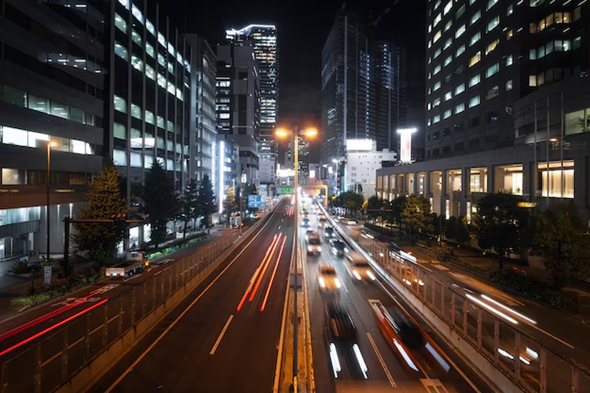 Avenida Paulista à noite — Foto: Reprodução/Freepik