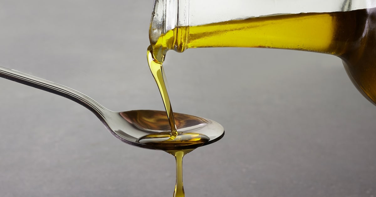 Método identifica azeite de oliva adulterado e orienta consumidores na compra Azeite está entre os alimentos mais adulterados no mundo (Foto: vetre/Adobe Stock)