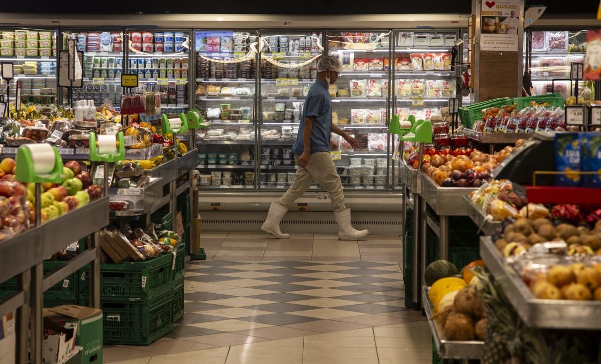 Menos vendas no supermercado — Foto: Alexandre Cassiano/Ag. O Globo