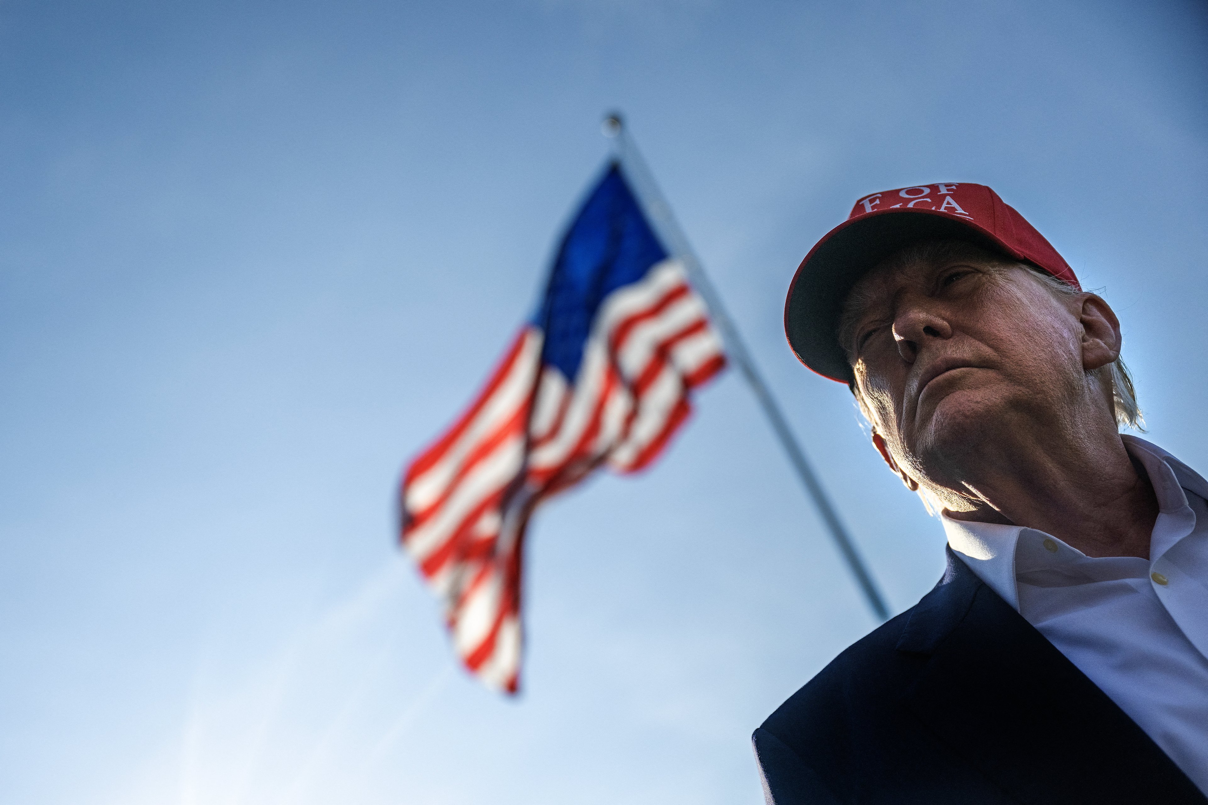 EUA suspendem US$ 22 bilhões em projetos sustentáveis após nova política de Trump Um dos primeiros atos de Trump no governo foi retirar os EUA do Acordo de Paris, principal da ONU no combate à crise climática (Foto: Jim Watson/AFP)
