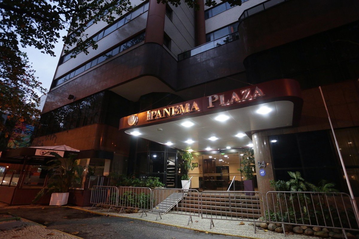 Ipanema Plaza é declarado de utilidade pública e será leiloado em breve Fachada do antigo hotel Ipanema Plaza, numa das esquinas mais valorizadas do bairro — Foto: Márcio Alves