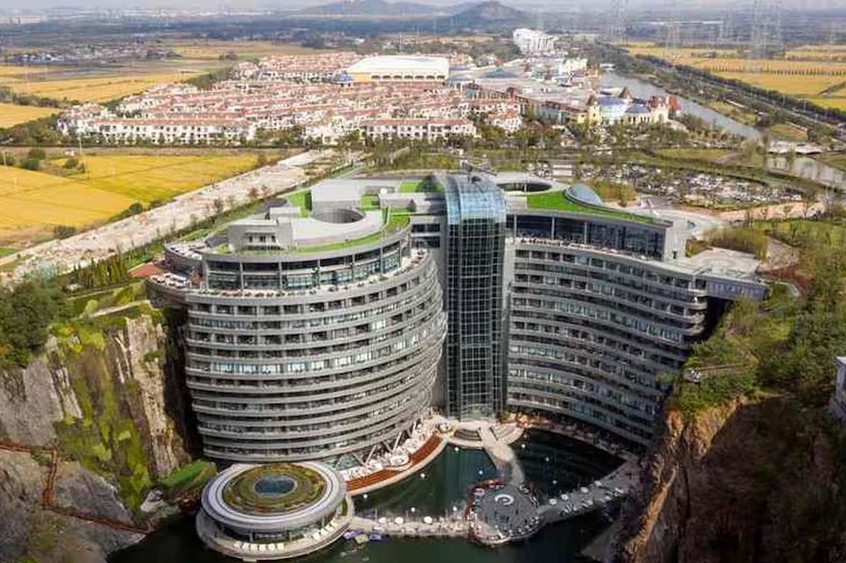 De pedreira abandonada a luxo subterrâneo: saiba como é o hotel construído abaixo da terra na China (Foto: Reprodução)