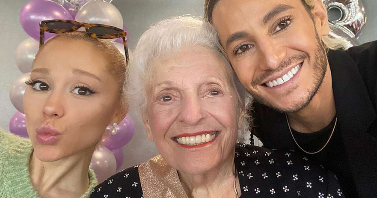 Ariana Grande e a avó (Foto: Reprodução)