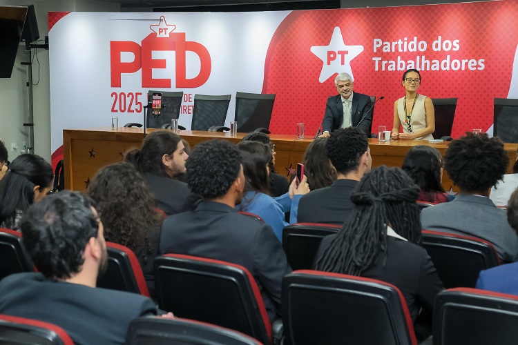 PT opta por voto impresso na escolha de presidente e dirigentes do partido Senador Humberto Costa, presidente interino do PT, durante encontro no Diretório Nacional (Foto: Roberto Stuckert Filho/PT)