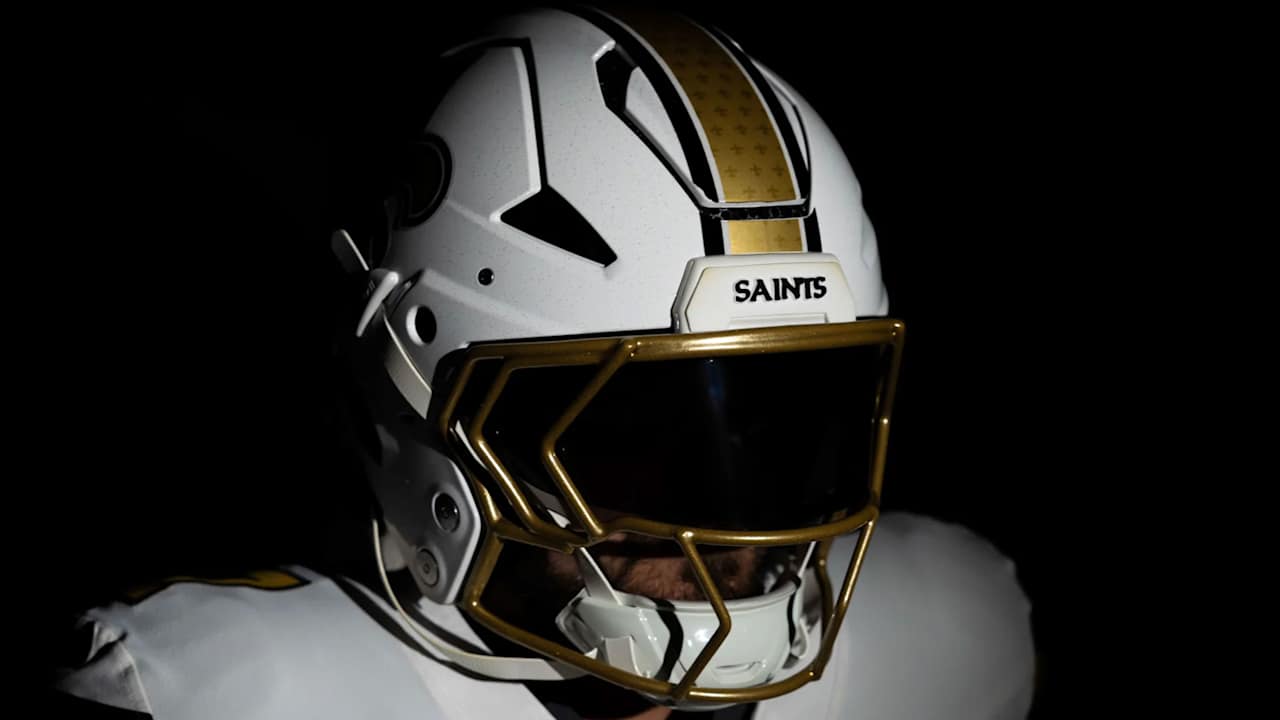 Saints apresentam novo capacete alternativo branco para a temporada de 2025 Foto: Reprodução/@NFL