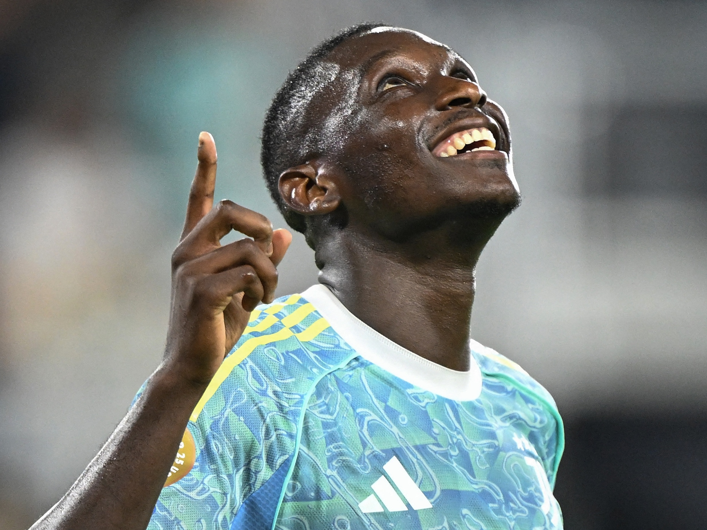 Juventus brilha na rodada e mantém invencibilidade do Corinthians em destaque Kolo Muani foi um dos destaques da goleada italiana sobre o Al Ain pelo Grupo G (Foto: ROBERTO SCHMIDT / AFP)
