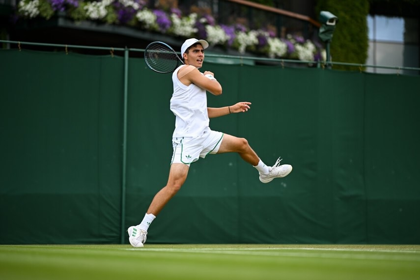 Búlgaro jovem brilha em Wimbledon e busca igualar sucesso de Dimitrov