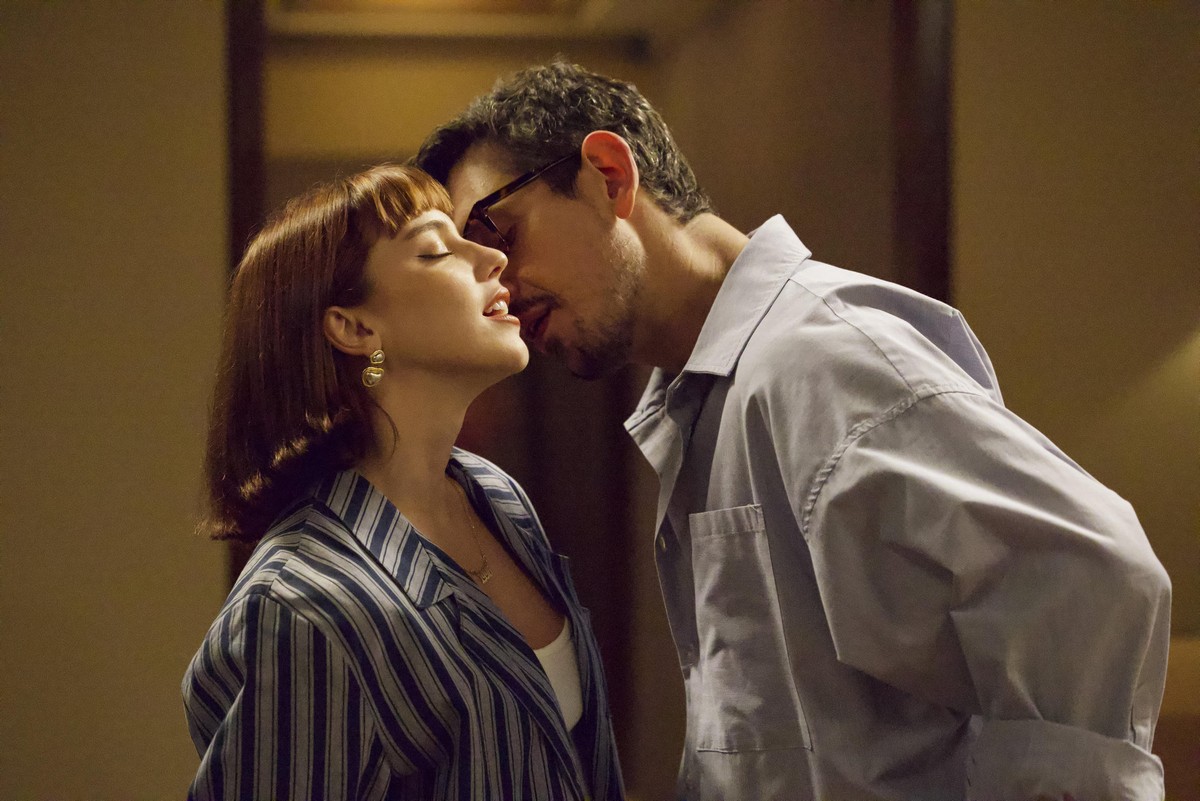 Afonso interfere no romance de Solange e Renato em nova reviravolta Solange (Alice Wegmann) e Renato (João Vicente de Castro) — Foto: Globo/ Manoella Mello