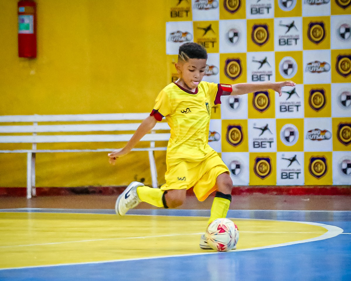 Isaac, com apenas 6 anos, treina no Madureira e sonha em vestir a camisa da seleção (Foto: Divulgação/Breno Mattos)