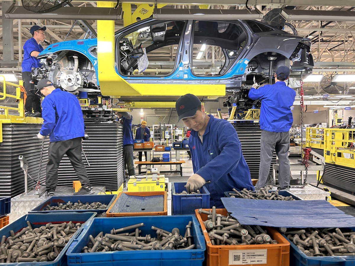 BYD abre fábrica na Bahia e marca presença da indústria chinesa no Brasil