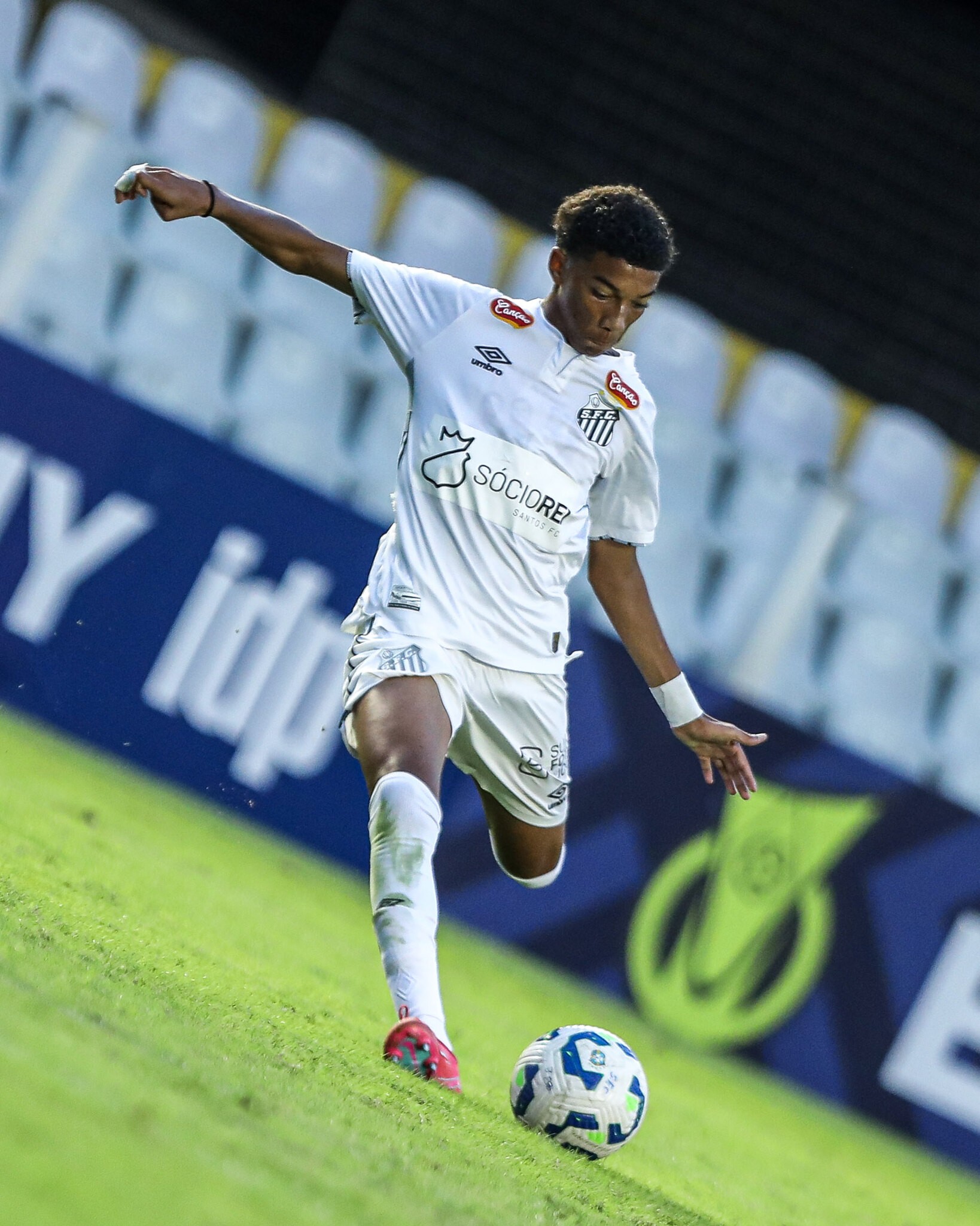 Santos registra filho de Robinho e mais nove jovens da base na Série A Foto: Reprodução