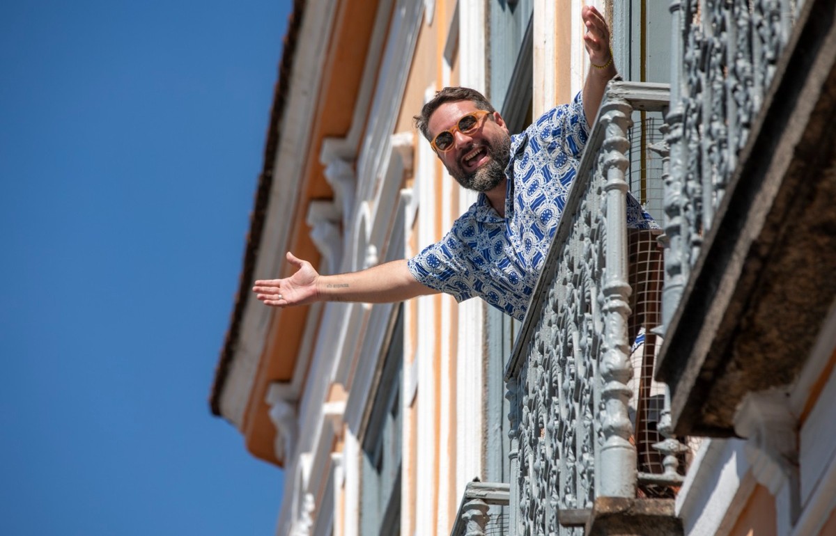 Onde tudo começou. Raphael Vidal na varanda da Casa Porto: o lugar foi seu primeiro empreendimento e impulsionou o Largo da Prainha, que virou sinônimo de diversão no Centro do Rio (Foto: Ana Branco / Agência O Globo)