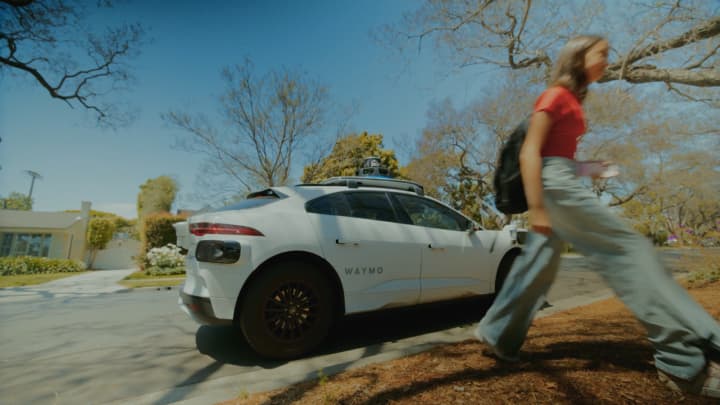 Waymo anunciou que agora está oferecendo contas para adolescentes em seu serviço de carro autônomo Waymo One, começando em Phoenix, Arizona. (Foto: Waymo)