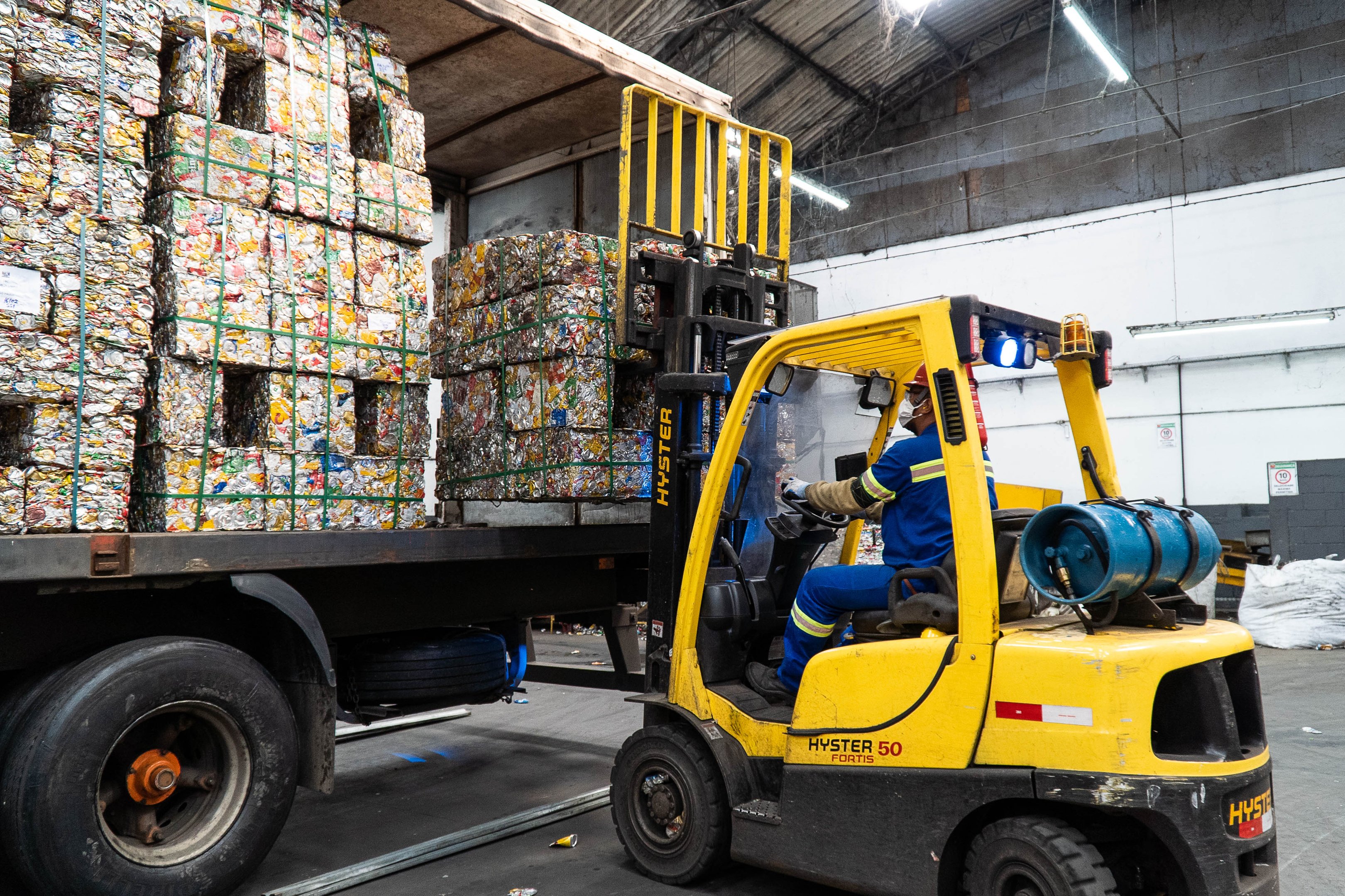 Novelis planeja 85% de conteúdo reciclado até 2030 em meio à escassez de sucata Reciclagem de alumínio economiza 95% de energia e emite 95% menos gases de efeito estufa (Foto: Divulgação)