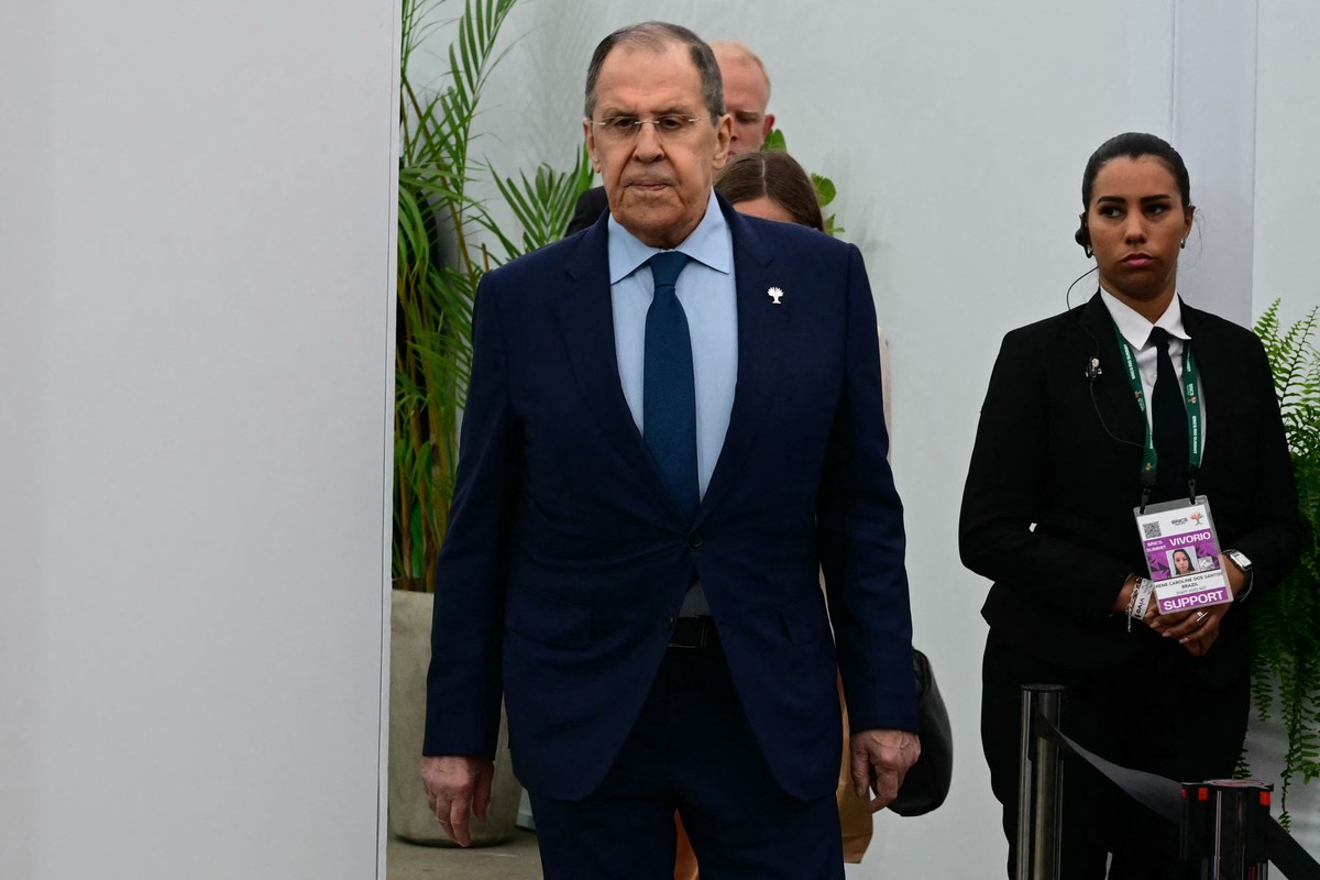 Lavrov destaca 'motim' na Otan e defende igualdade no Brics Chefe da diplomacia russa, Sergei Lavrov, antes de entrevista coletiva no Rio de Janeiro (Foto: Pablo PORCIUNCULA / AFP)