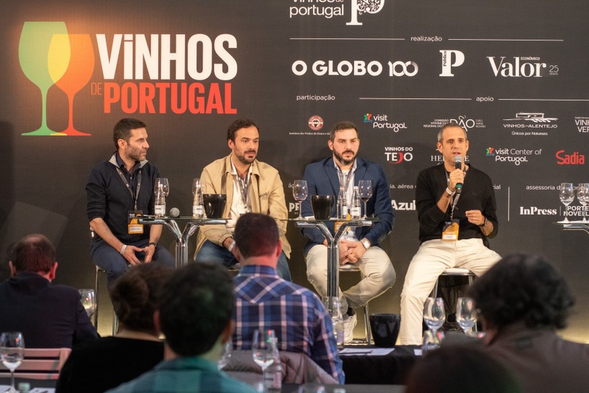 Vinhos de Portugal 2025, em São Paulo: da esq. para dir., Felipe Pinto da Silva; Tiago Mendes, Henrique Piccoli e Pedro Ribeiro — Foto: Rogerio Vieira/Valor