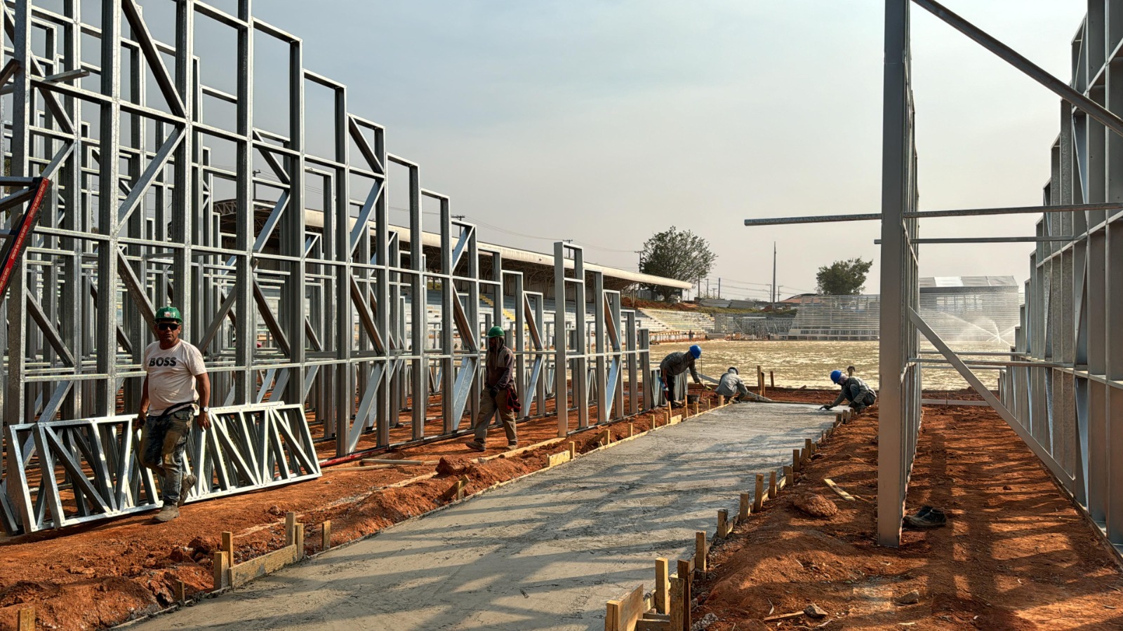 Cyrela e Tenda apresentam resultados operacionais do 2T25 e comparam desempenhos Construção do estádio Cícero De Souza Marques, que abrigará o Red Bull Bragantino durante reforma do Nabi Abi Chedid. (Foto: Divulgação/InfoMoney)