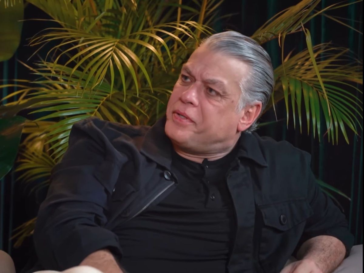 Fábio Assunção revela trauma da primeira vez e expectativas em relacionamentos Fábio Assunção ficou constrangido e evitou detalhar sua primeira experiência sexual, que chamou de “não muito bonita” — Foto: Reprodução/YouTube